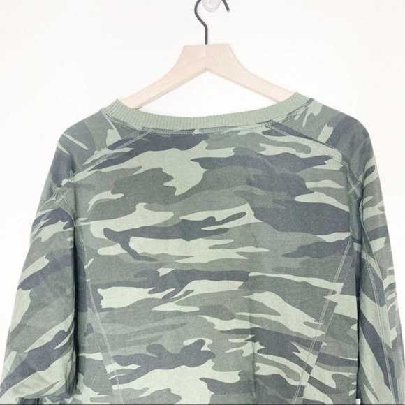 NWT Sweet Romeo Green Camo Exposed Seam Dolman Sleeve Crop Sweatshirt Medium - Picture 7 of 11